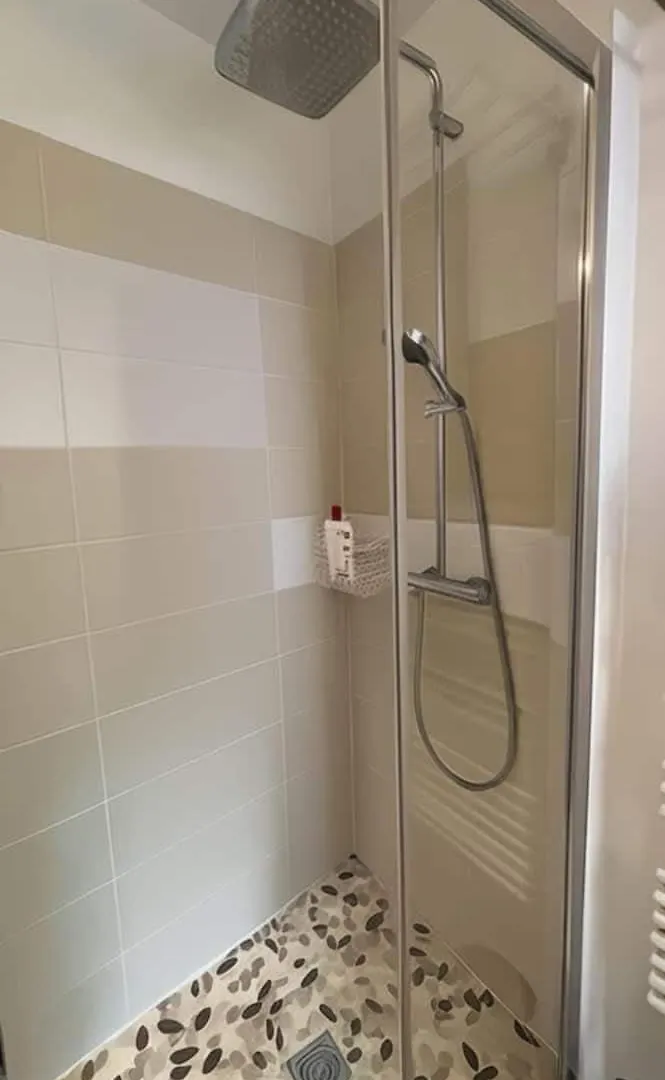 Daire Bel Appartement Lumineux Sur La Butte Montmartre Paris Fransa