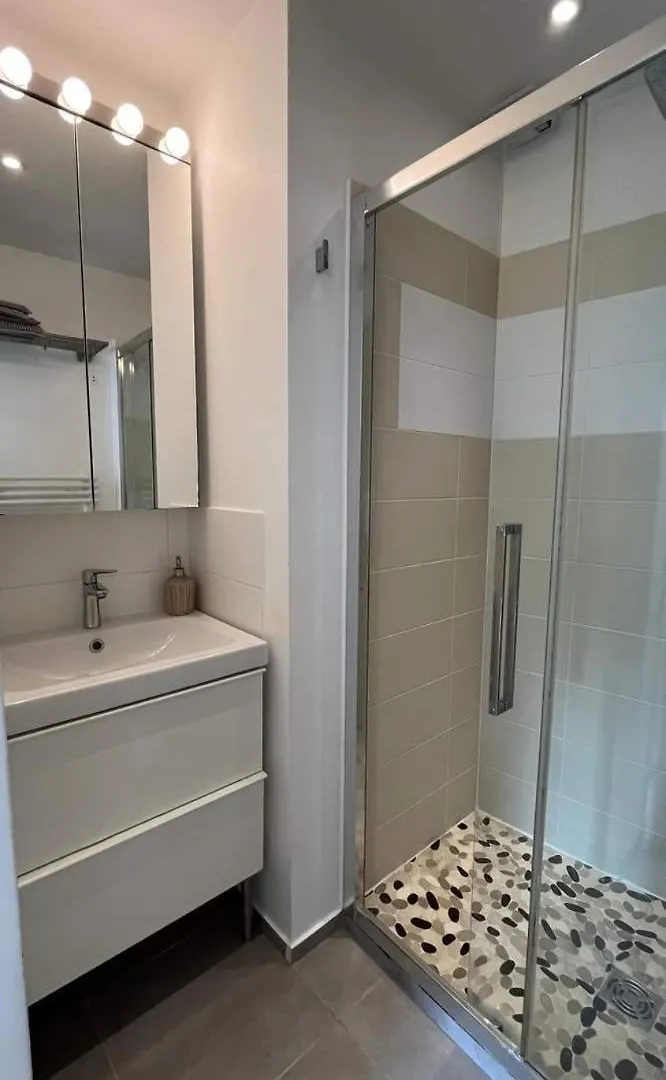 Bel Appartement Lumineux Sur La Butte Montmartre Paris Apartamento