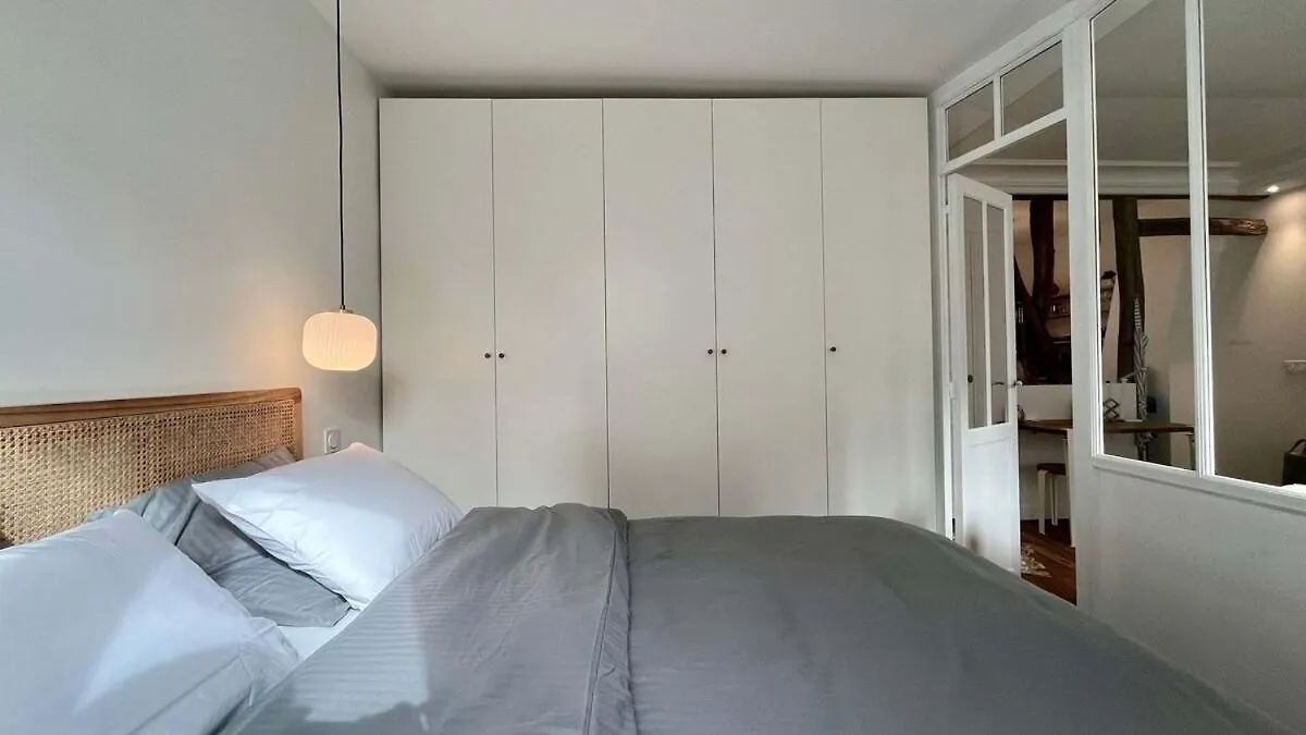 Bel Appartement Lumineux Sur La Butte Montmartre Paris 0*,  França