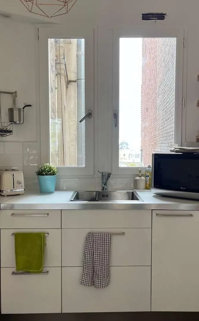 Bel Appartement Lumineux Sur La Butte Montmartre Paris 0*,  França